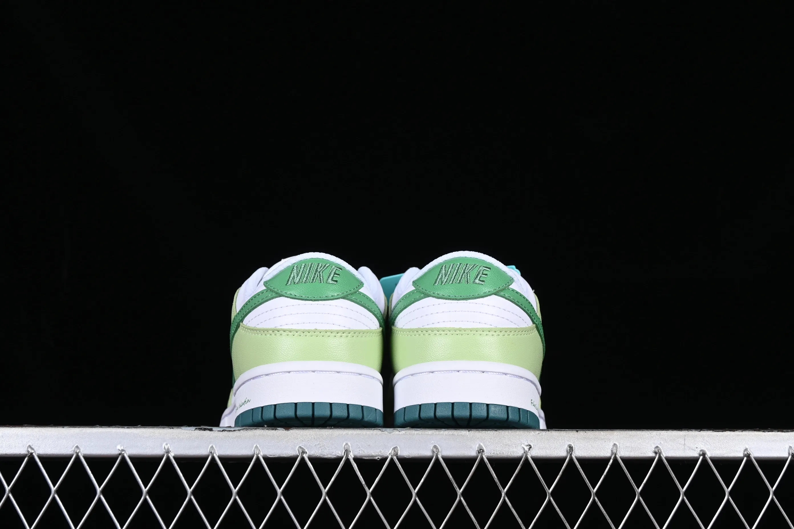All categories Nk SB Dunk series Nk SB Dunk Low low-top sneakers Nk SB Dunk Low white green SB low-top sports and leisure sneakers FD9911-101